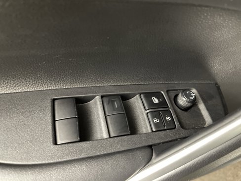 Used 2023 Toyota Corolla Cross LE image 7