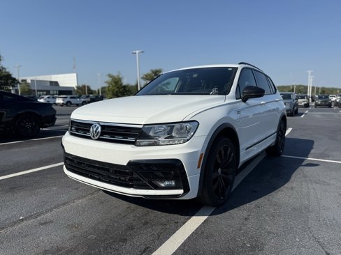Used 2021 Volkswagen Tiguan SE R-Line image 3