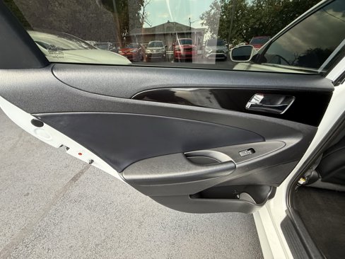 Used 2014 Hyundai Sonata SE w/ Premium Package 04 image 12