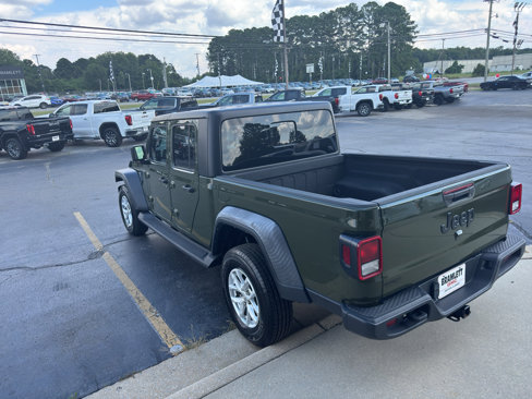 Used 2023 Jeep Gladiator Sport image 7