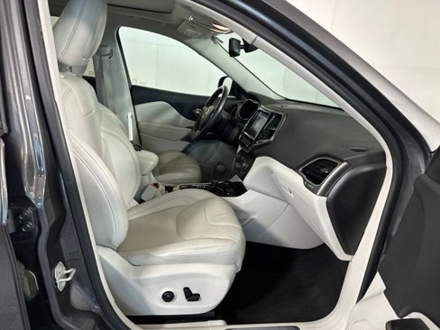 Used 2019 Jeep Cherokee Limited image 29