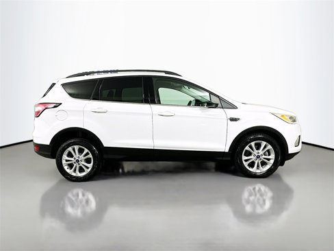 Used 2017 Ford Escape SE w/ Equipment Group 201A image 8