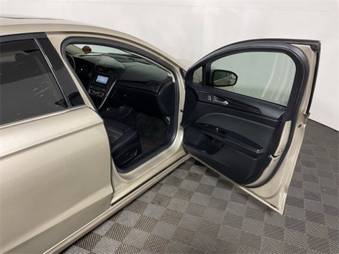 Used 2018 Ford Fusion SE w/ Equipment Group 201A image 34