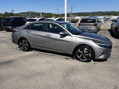 Certified 2023 Hyundai Elantra SEL w/ Convenience Package image 4
