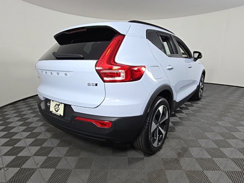 Certified 2024 Volvo XC40 B5 Plus w/ Climate Package image 8