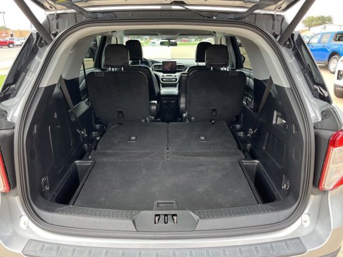Used 2022 Ford Explorer XLT w/ Equipment Group 202A image 12