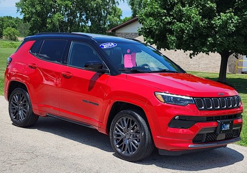 Used 2024 Jeep Compass Limited w/ High Altitude Package image 6