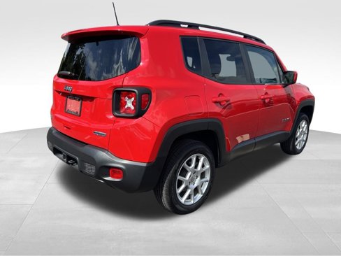 Used 2019 Jeep Renegade Latitude w/ Cold Weather Group image 7