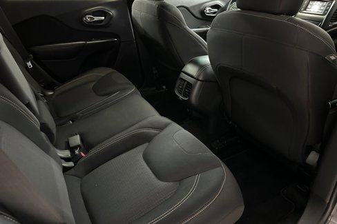 Used 2015 Jeep Cherokee Latitude image 29