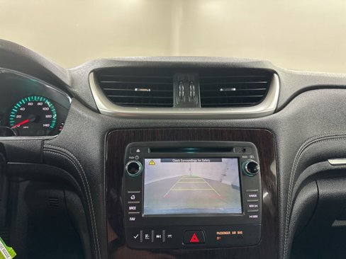 Used 2017 Chevrolet Traverse LT image 41