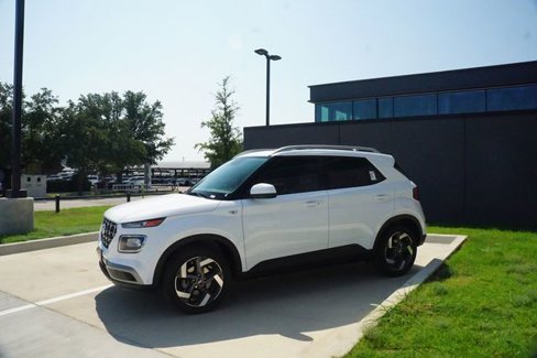 New 2025 Hyundai Venue SEL image 4