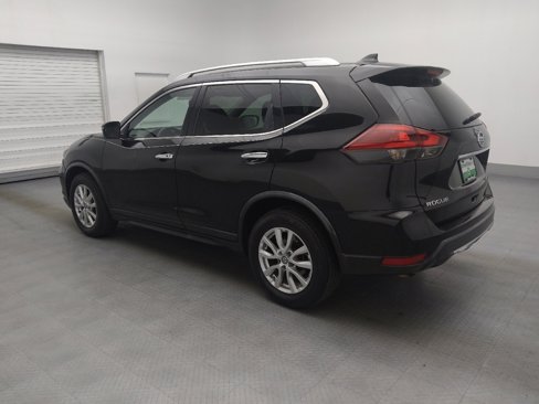 Used 2018 Nissan Rogue SV image 3