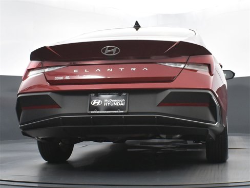 Certified 2025 Hyundai Elantra SE image 23