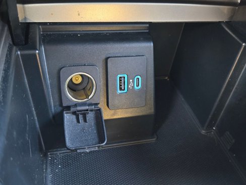 Used 2020 Ford Explorer Limited image 33