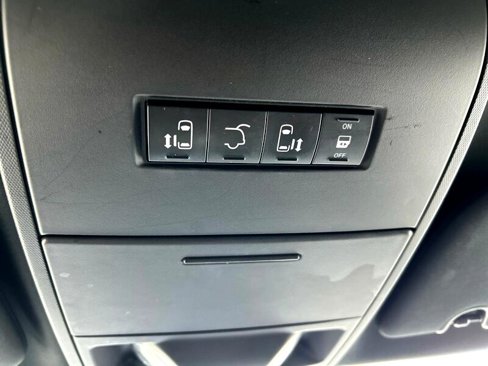 Used 2019 Dodge Grand Caravan SXT image 7