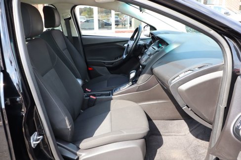 Used 2016 Ford Focus SE w/ SE Sport Package image 40