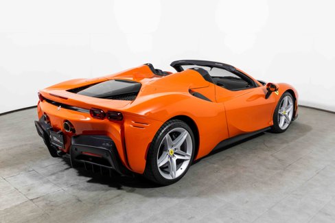 Used 2024 Ferrari SF90 Spider image 8
