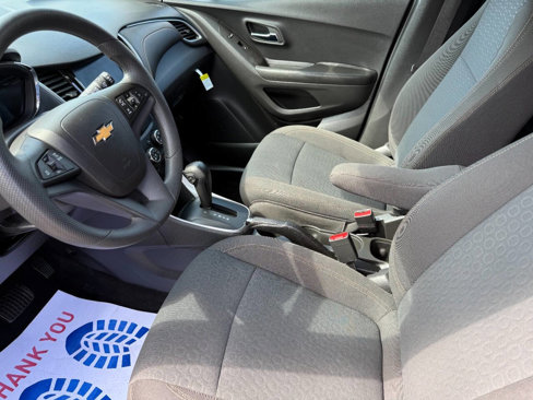 Used 2022 Chevrolet Trax LS w/ Tint and Cruise Package image 10