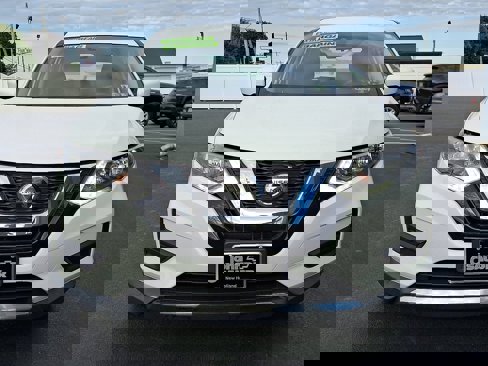 Used 2019 Nissan Rogue S image 2