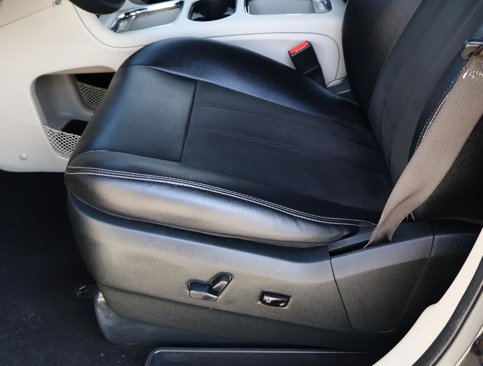 Used 2019 Dodge Grand Caravan SXT image 13