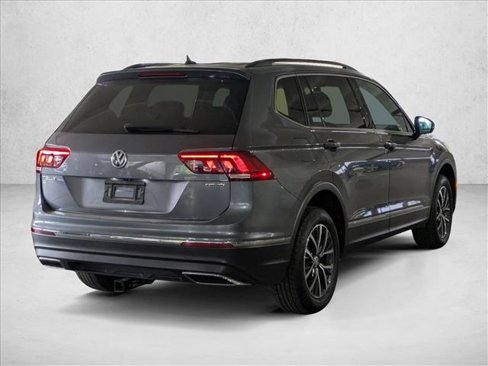 Used 2020 Volkswagen Tiguan SE w/ Panoramic Sunroof Package image 5