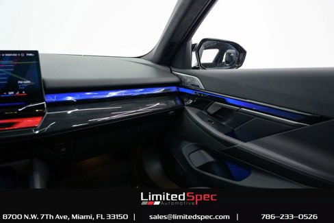 Used 2025 BMW M5 image 37