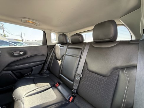 Used 2018 Jeep Compass Latitude w/ Popular Equipment Group image 7