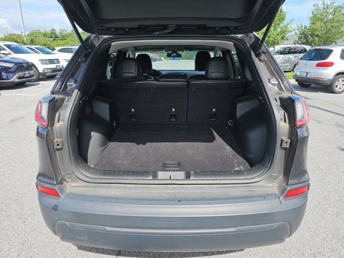 Used 2019 Jeep Cherokee Latitude Plus image 11
