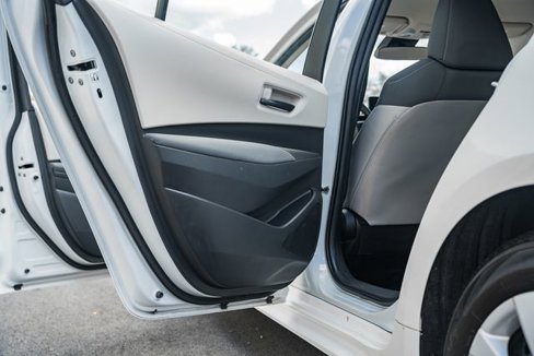 Used 2022 Toyota Corolla LE image 32