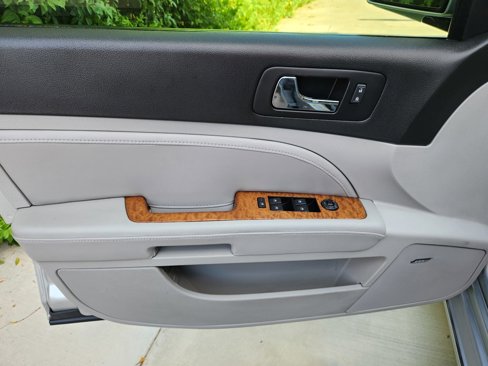 Used 2011 Cadillac STS image 32