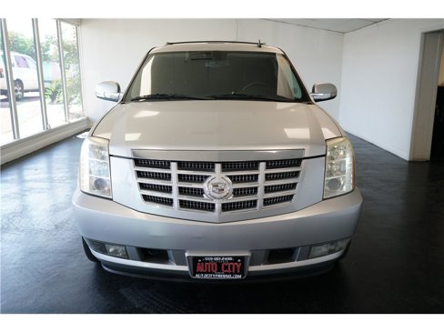 Used 2010 Cadillac Escalade AWD image 2