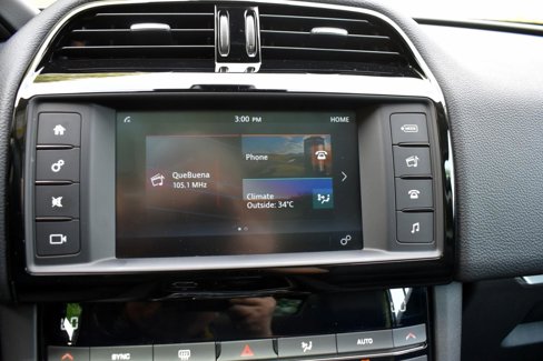 Used 2018 Jaguar F-PACE Premium image 19