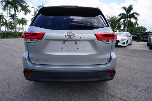 Used 2017 Toyota Highlander FWD V6 image 32