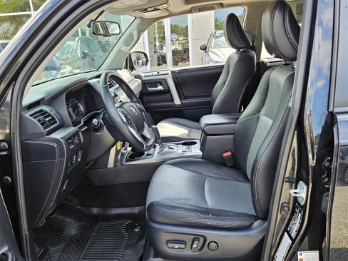 Used 2016 Toyota 4Runner SR5 Premium image 2