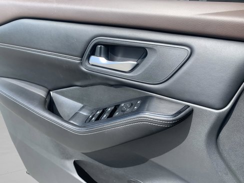 Used 2022 Nissan Rogue SV image 17