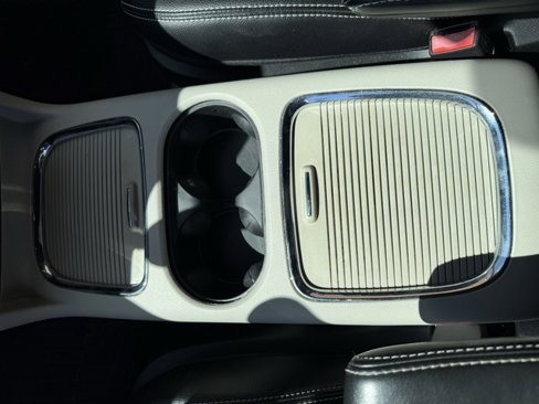 Used 2019 Dodge Grand Caravan SXT image 34