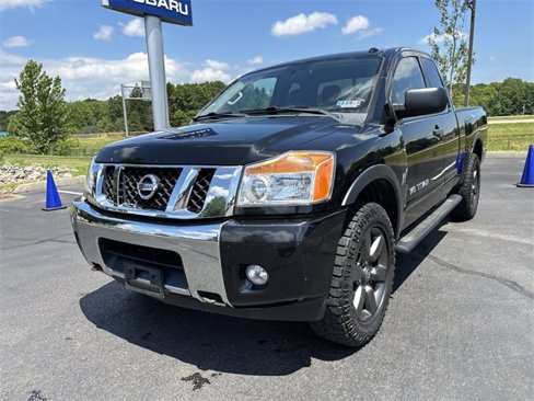 Used 2015 Nissan Titan SV w/ SV Value Truck Package image 5