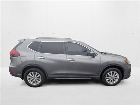 Used 2018 Nissan Rogue SV image 4
