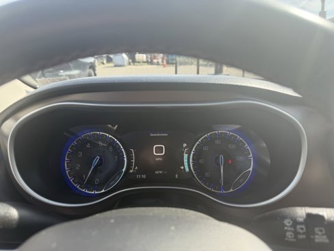 Used 2018 Chrysler Pacifica Touring-L Plus image 12