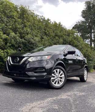 Used 2021 Nissan Rogue Sport S image 2