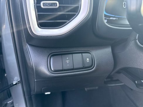 Certified 2023 Hyundai Venue SE image 15