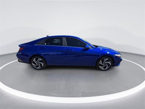 Used 2024 Hyundai Elantra SEL w/ Convenience Package image 9