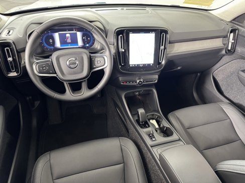 Certified 2025 Volvo XC40 B5 Core image 14