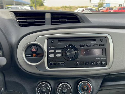 Used 2013 Toyota Yaris L image 16