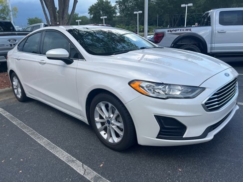 Used 2020 Ford Fusion SE image 2