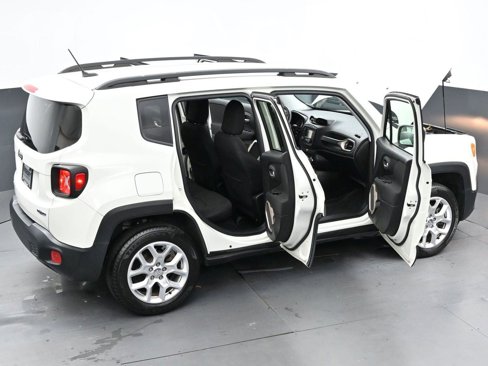 Used 2016 Jeep Renegade Latitude w/ Cold Weather Group image 38