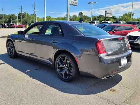 Used 2023 Chrysler 300 Touring w/ Sport Appearance Package image 9