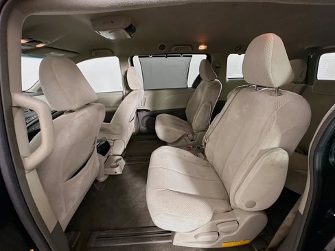 Used 2013 Toyota Sienna LE image 26