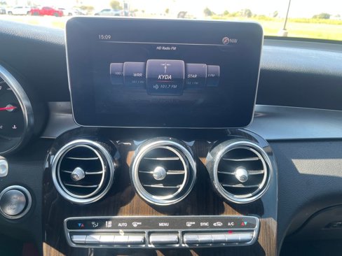 Used 2018 Mercedes-Benz GLC 300 4MATIC w/ Multimedia Package image 16