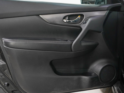 Used 2016 Nissan Rogue SV image 20